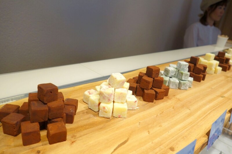 立方体の生チョコです。