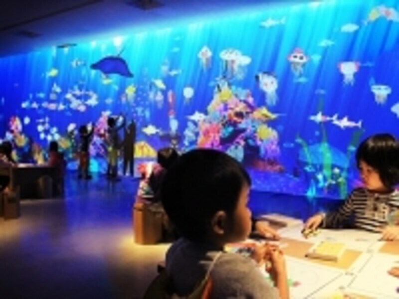 お絵かき水族館 /チームラボ, 2013