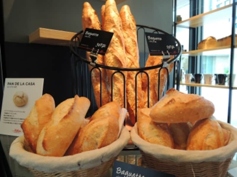 バゲットも軽やかでパリッと香ばしい