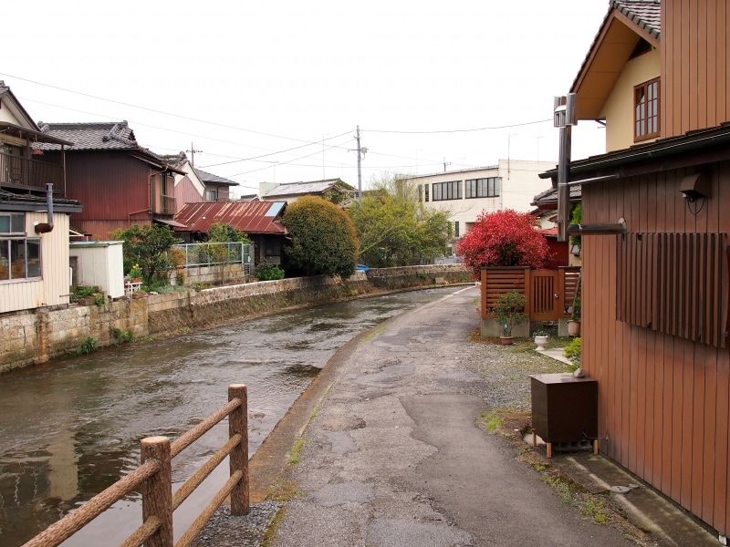 この前に河岸の跡がある