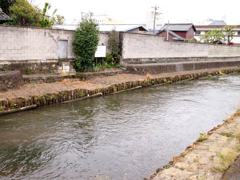 船から荷揚げしたり、逆に船ににを積んだ場所だ
