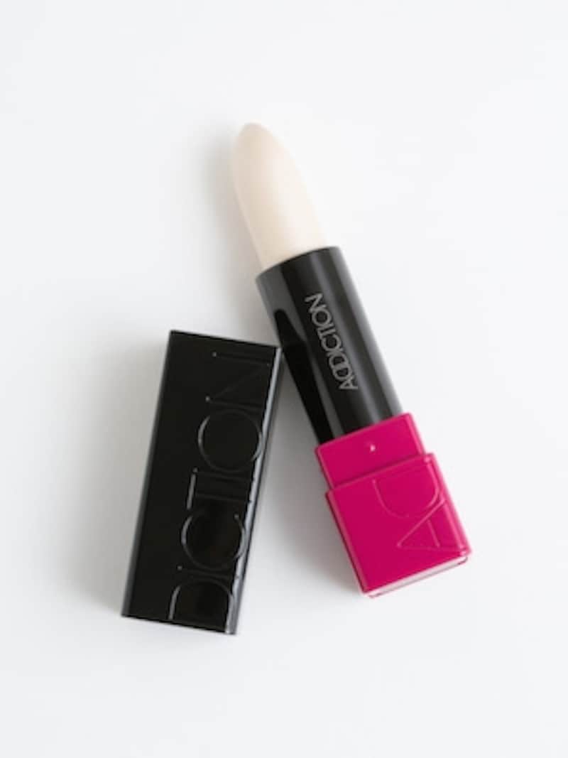 繰り出し式のスティックタイプはコンパクトで持ち運びに便利