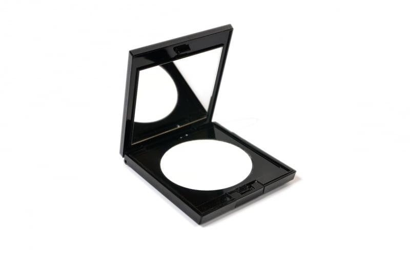 パウダータイプのハイライターは初心者でも使いやすい