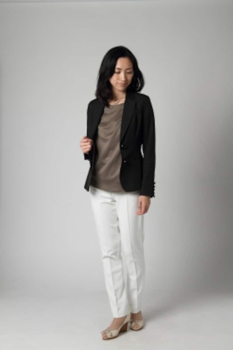 肩から流れるドレープがフェミニンな大人カットソー「ポルテ」