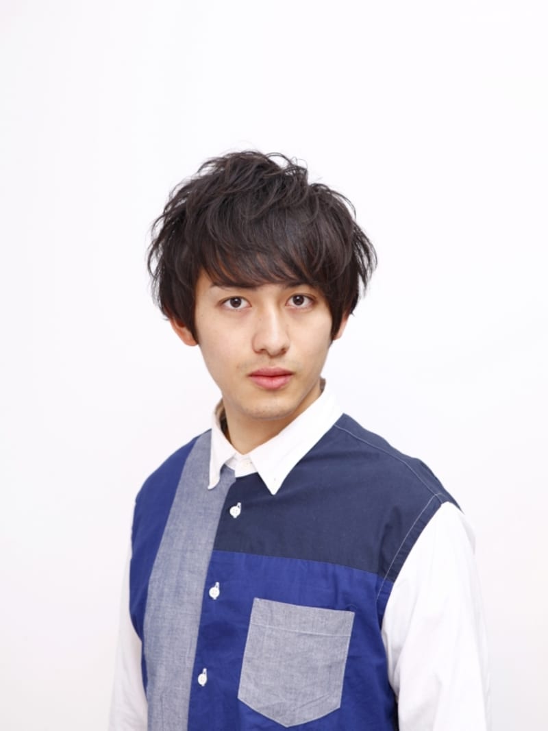 サイドを長めに残したスタイル