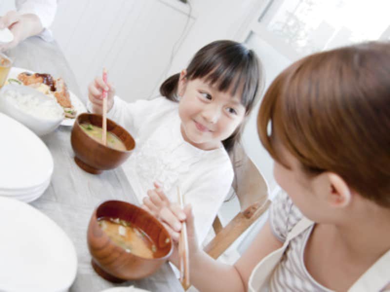 食事のマナーを子どもにしつけるには 幼児期からの食育が大切 子供のしつけ All About