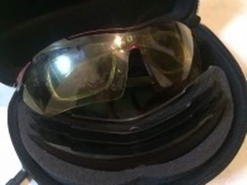 レンズを選べば、サングラスは雨の日でも強い味方