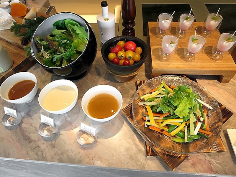 サラダのブッフェ台