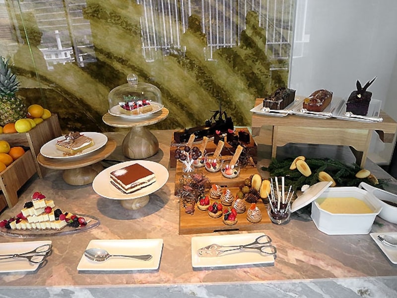 デザートのブッフェ台