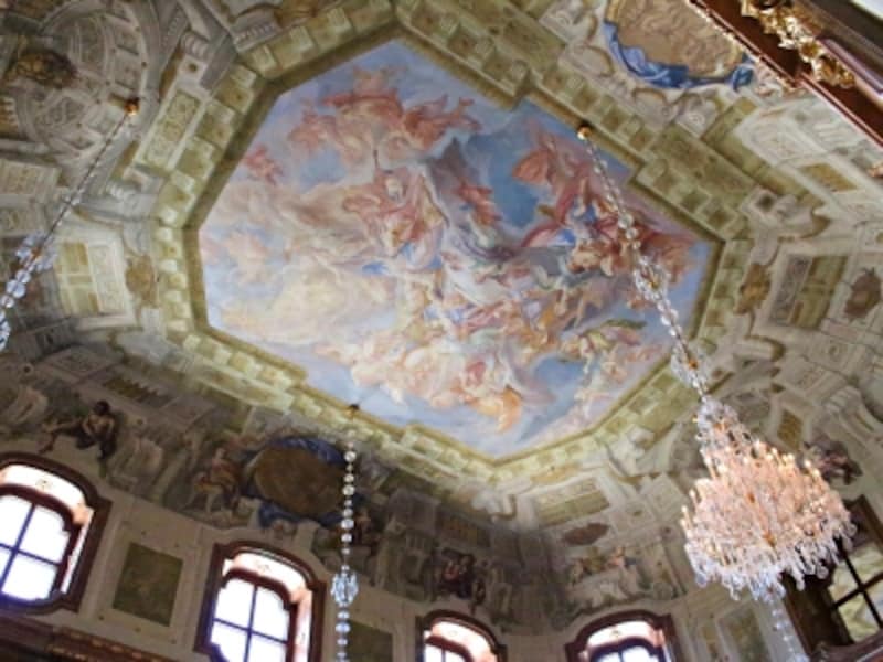 大理石の大広間