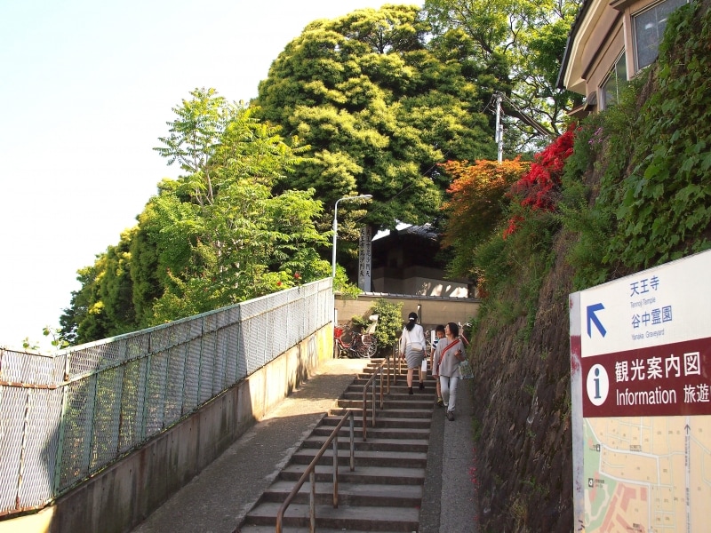 昔からあった坂がいまも残っている