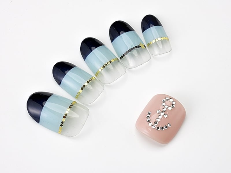 ビーチをイメージしたカラーにホログラムがマッチ