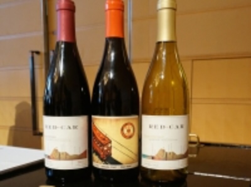 真ん中のボトルがトロリーのラベルです