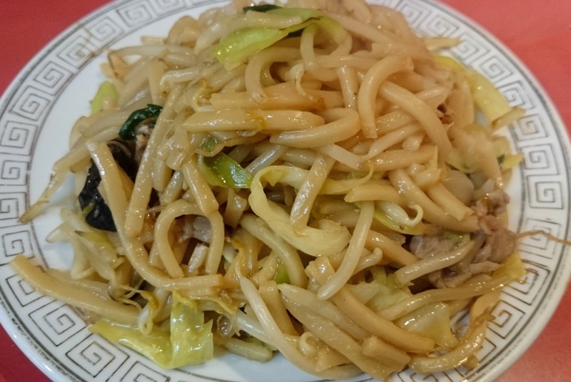 真上からの図。けっこう太麺だ。