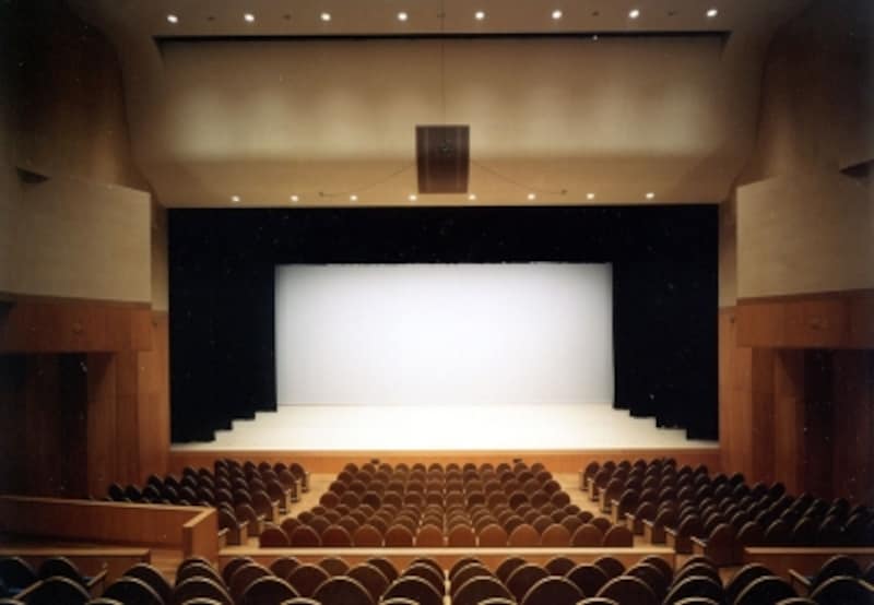 ダンス公演などを行うホールもあります!