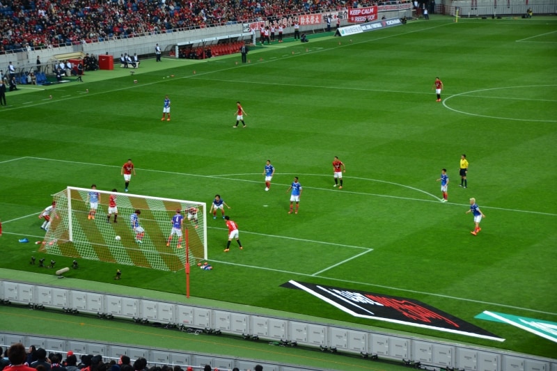 関根のセンタリングを梅崎がヘディングでゴールラインを割り逆転決勝ゴール