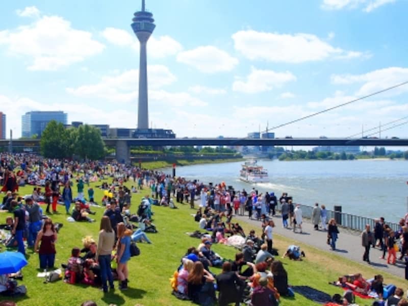 デュッセルドルフの日本デー 花火も上がる欧州最大のコスプレ祭り ドイツ All About