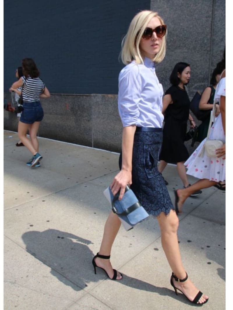 白シャツ+タイトスカート