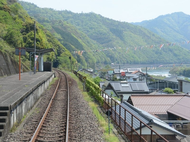 こいのぼりの川渡し