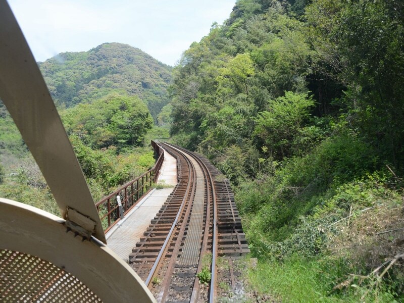 務田～北宇和島はカーブの連続
