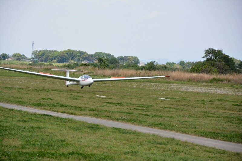 お帰りなさいの言葉をかけたくなるグライダー着陸の瞬間