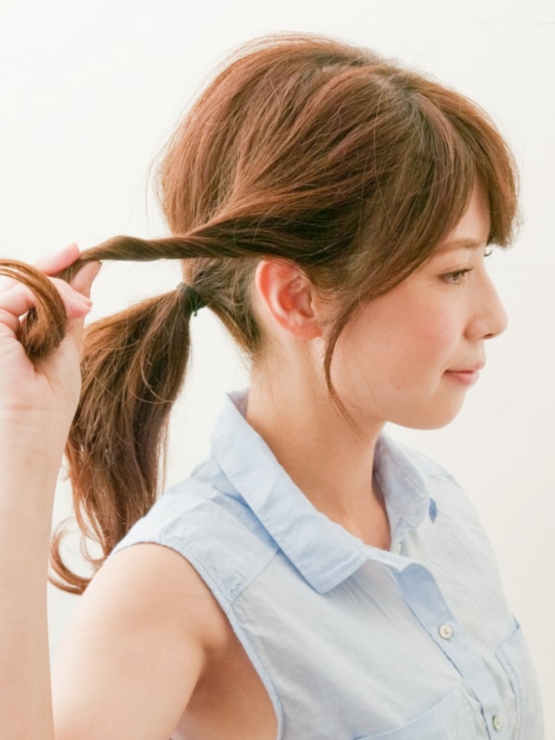 毛束を後ろに引くイメージで