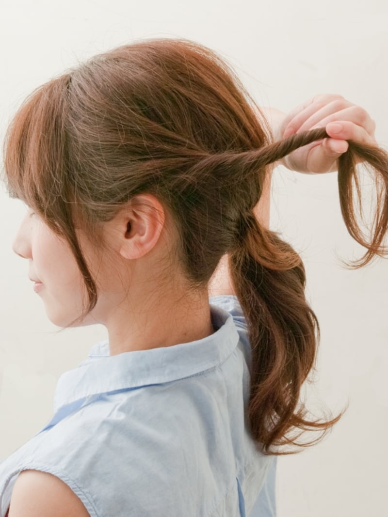 こちらも後ろに引っ張りながらねじる