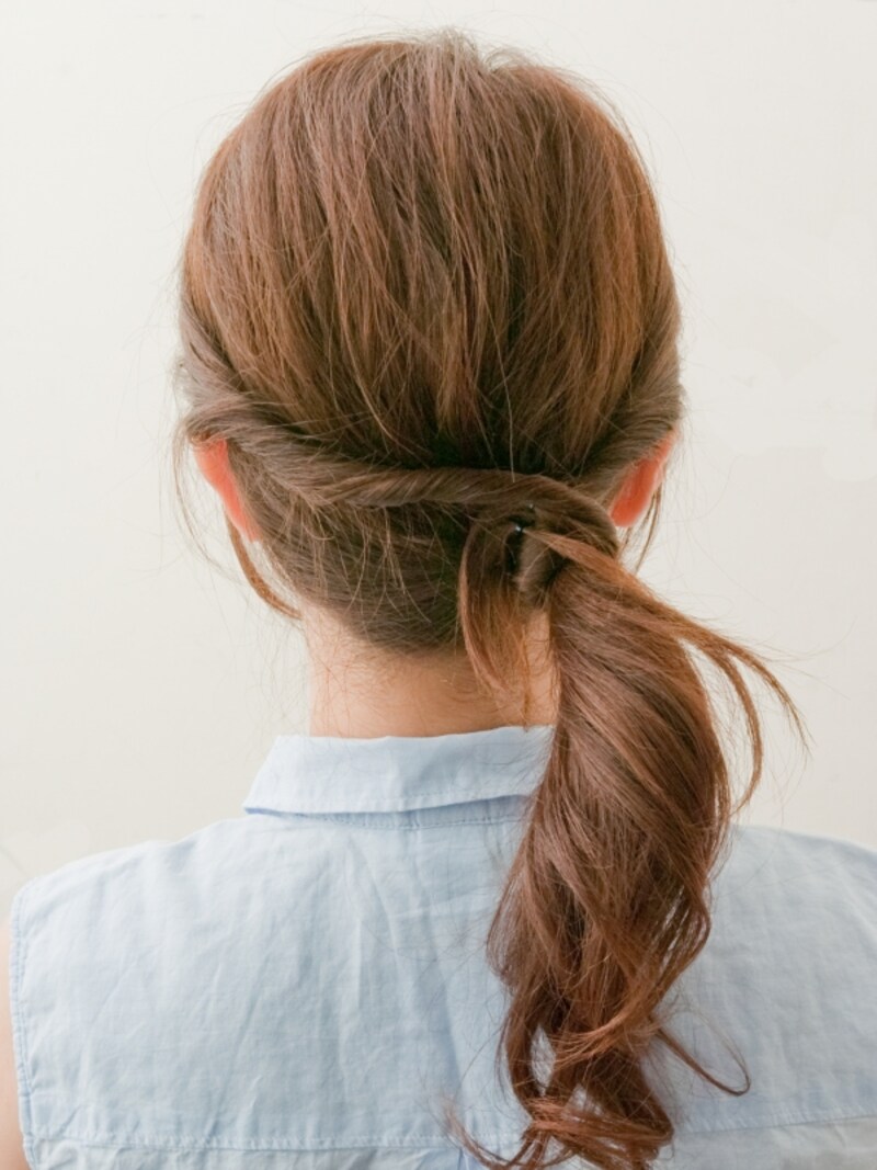 手を離してもねじり部分が崩れないように