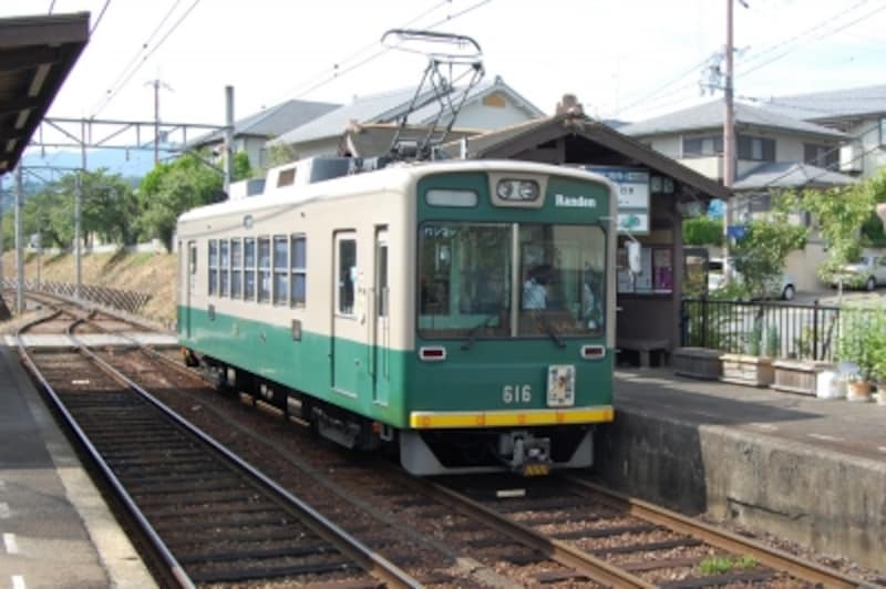 『嵐電』の愛称で親しまれる京福電車