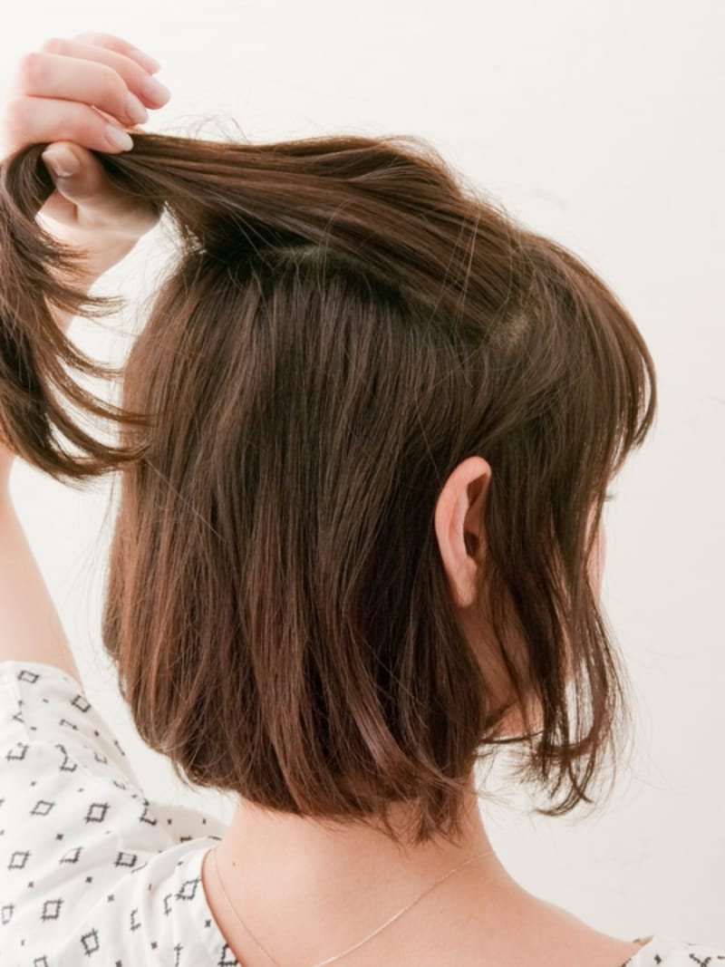 ハチ上の髪を分け取る