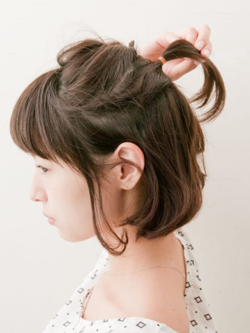 2段目の毛束もシリコンゴムで結ぶ