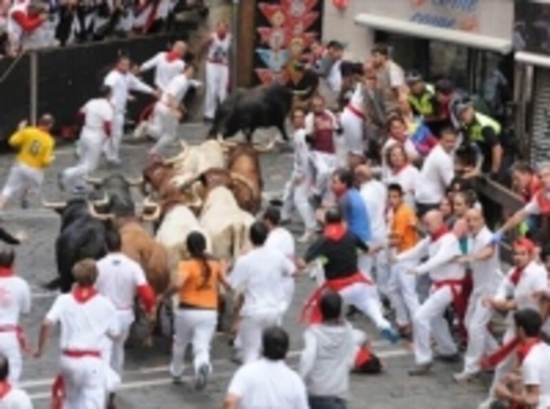 パンプローナの牛追い祭り