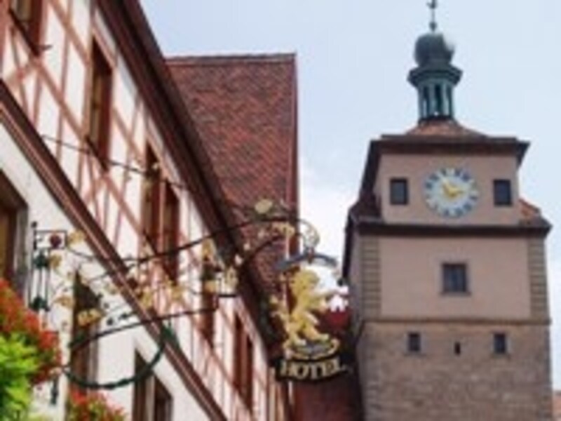 中世の町には可愛らしいホテルもいっぱい