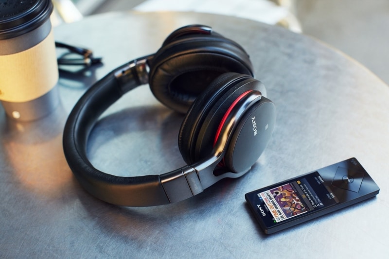 LDAC対応ウォークマン使用イメージ