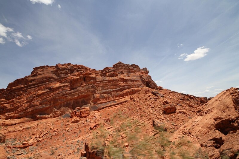 間近で見ると、驚くほどの赤さ。ちょっと日本ではお目にかかれない光景