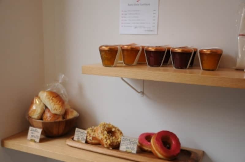 ロミユニのジャムもある。ドーナツは不定期。