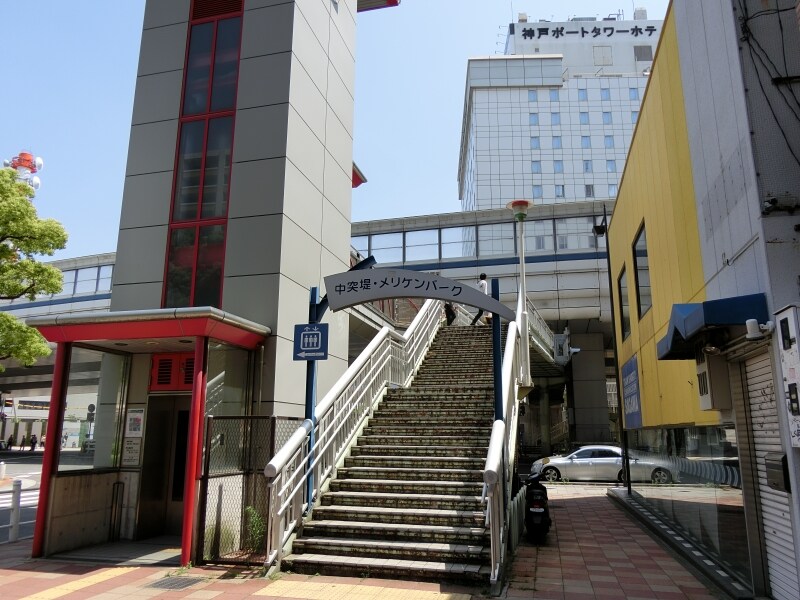 ポートタワーへの歩道橋