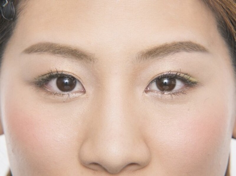 眉尻は、眉頭より下げない