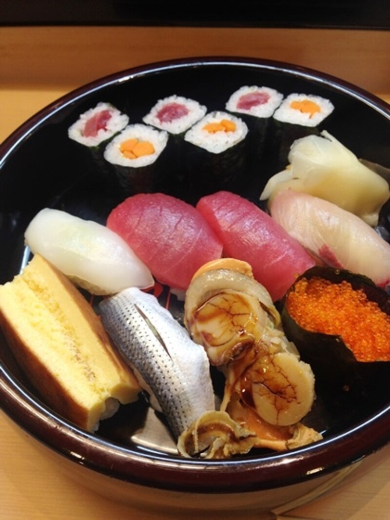 ランチタイムは1貫サービスの「花にぎり」