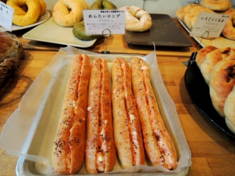 ベーグル生地で焼かれたお総菜パンも人気