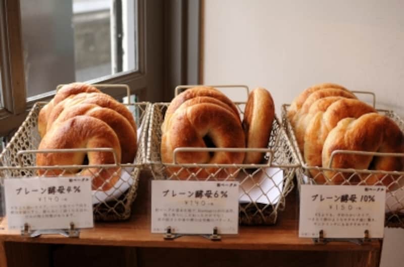 和ベーグルのプレーン３種類は酵母種の量による食感の違いを楽しめる。