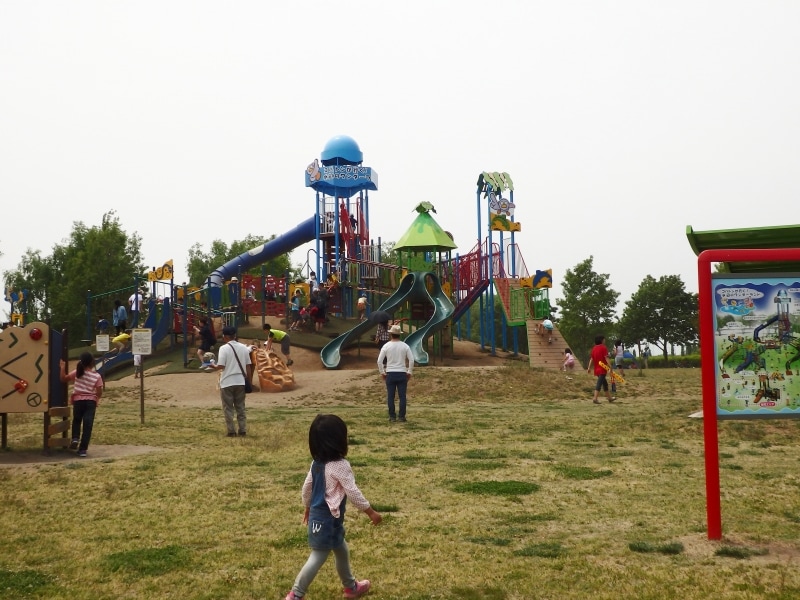 大型遊具が設置されるわんぱく広場