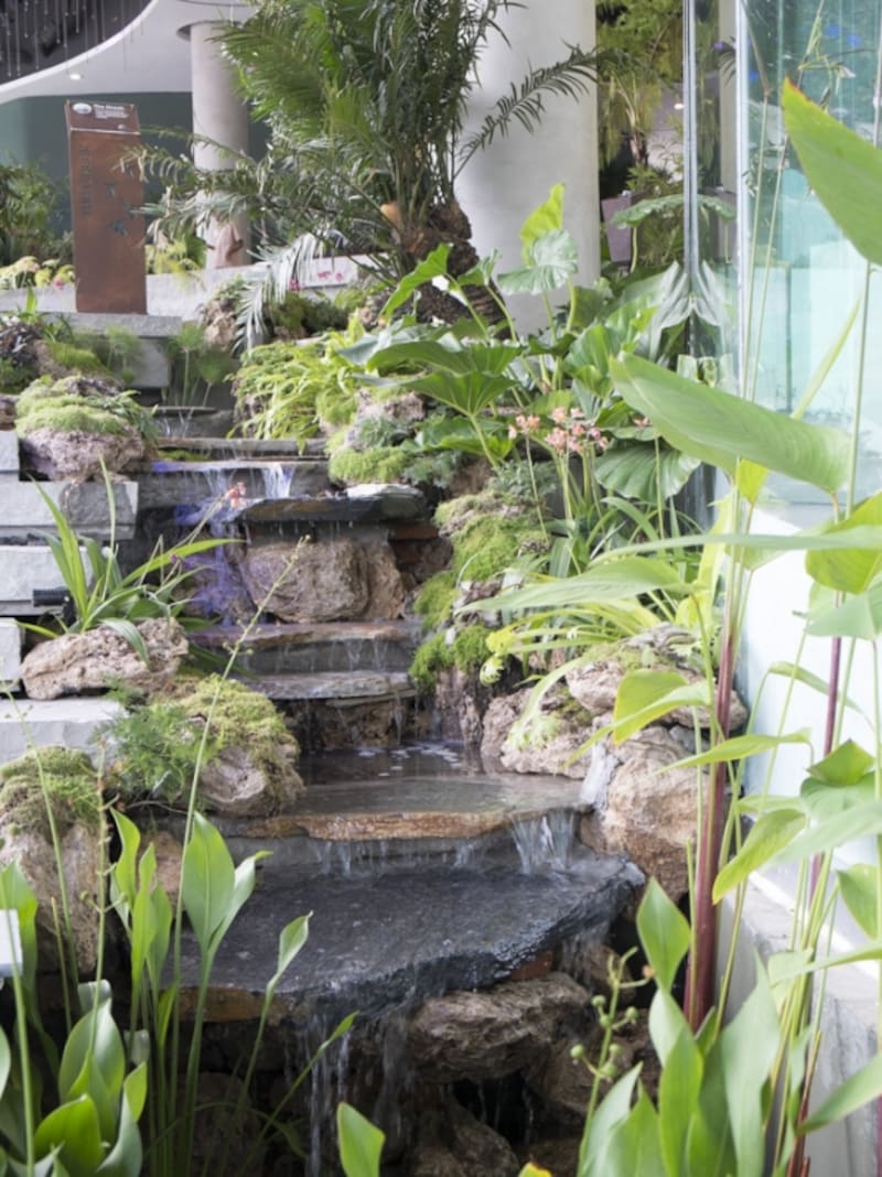 HELIXの5階に空中庭園(The Water  Garden)があるのも面白い