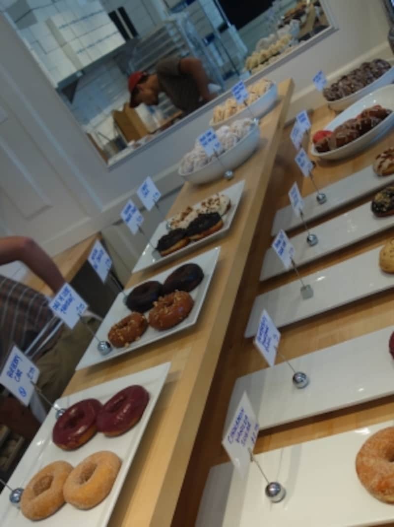 blue star donuts counter