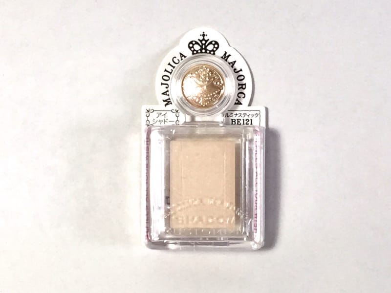 目元に自然な明るさをプラス