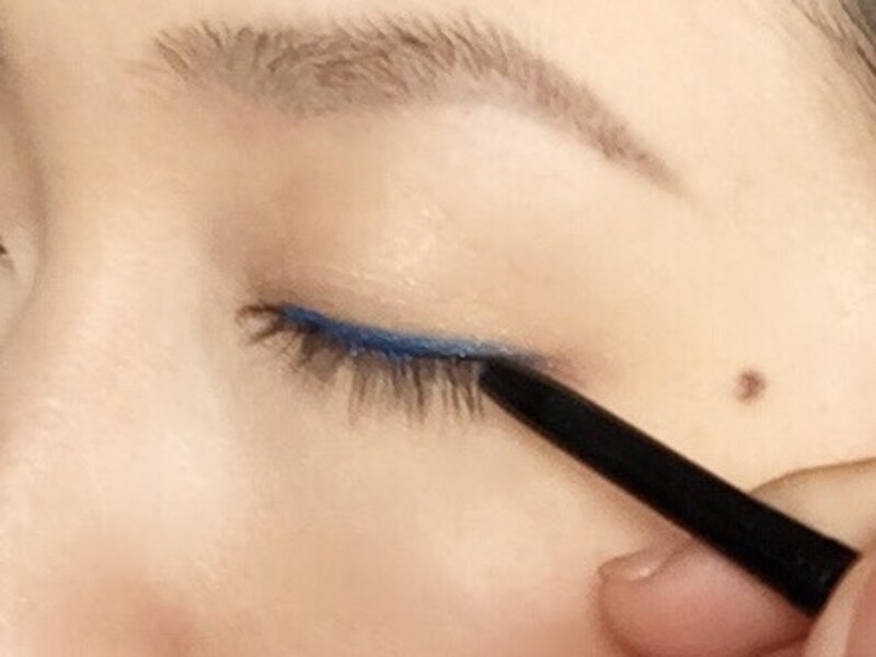 あえて少し太めに引くと、メイクの主役に大変身！