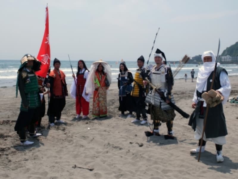 由比ヶ浜の浜辺へ。海風が気持ちいい