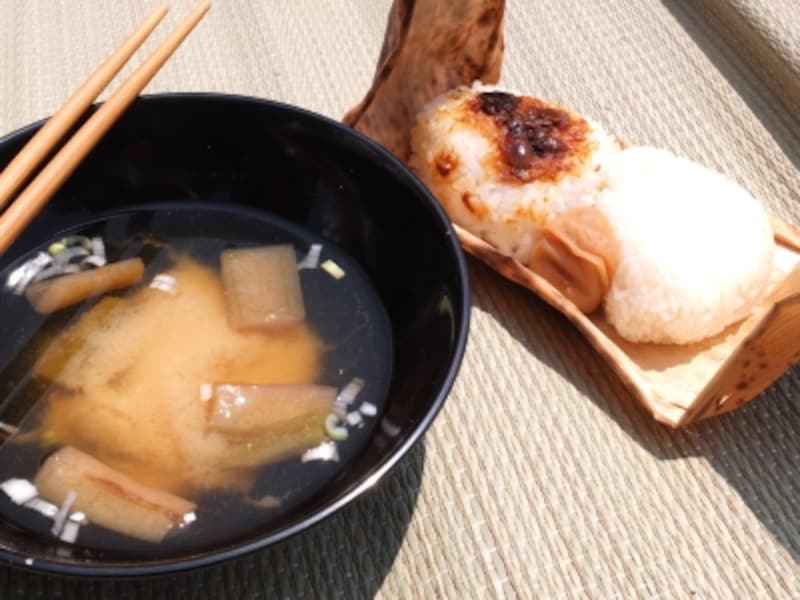 にぎりめしと味噌汁