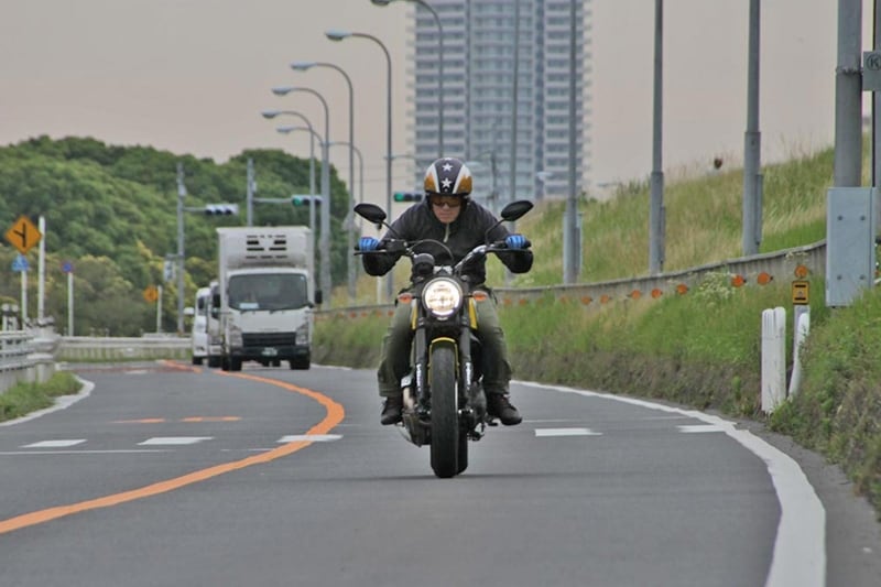 スポーツバイクのエンジンと足まわり、そして軽量仕様と、ドゥカティらしさがしっかりと落とし込まれた好バランスのモデル