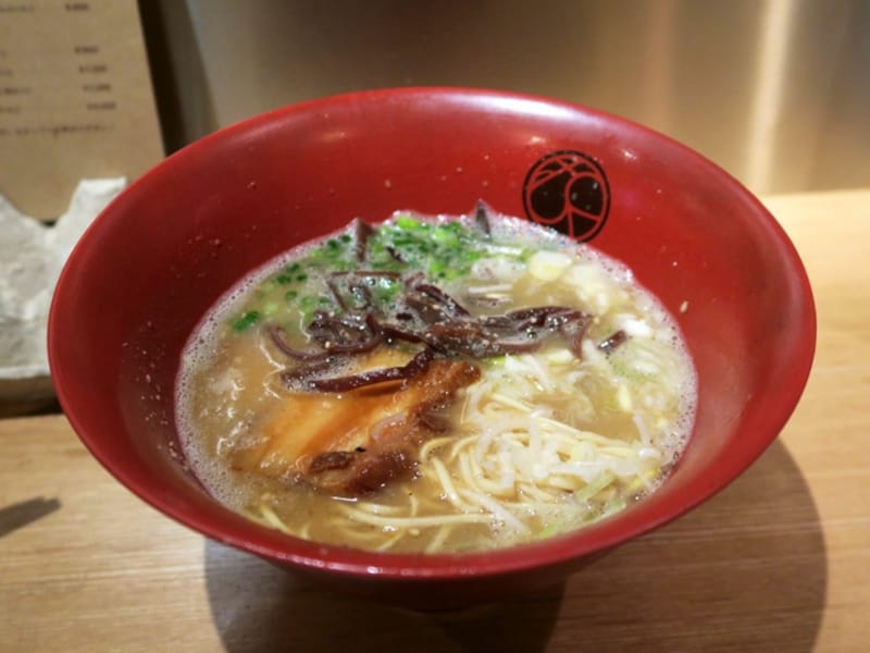 同じ「とんこつ」ラーメンでも各店で味わいが異なります。画像は無垢ツヴァイテ「TONKOTSU(900円)」※期間限定(2015年6月7日撮影)